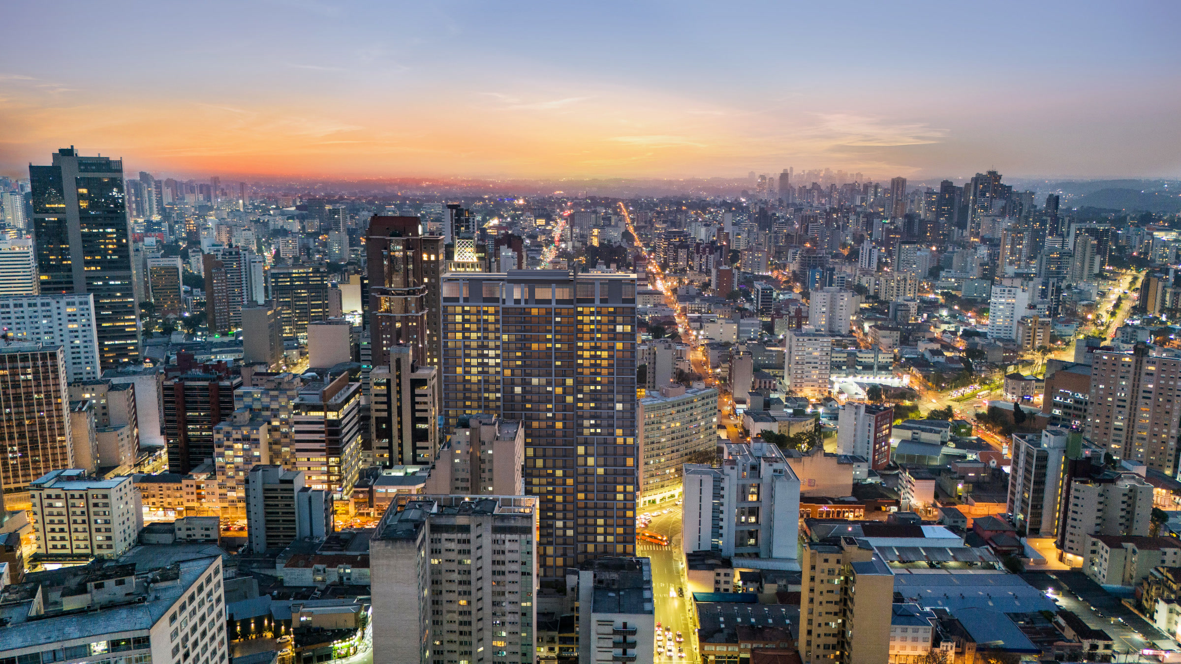 Skyline do Centro de Curitiba ao entardecer